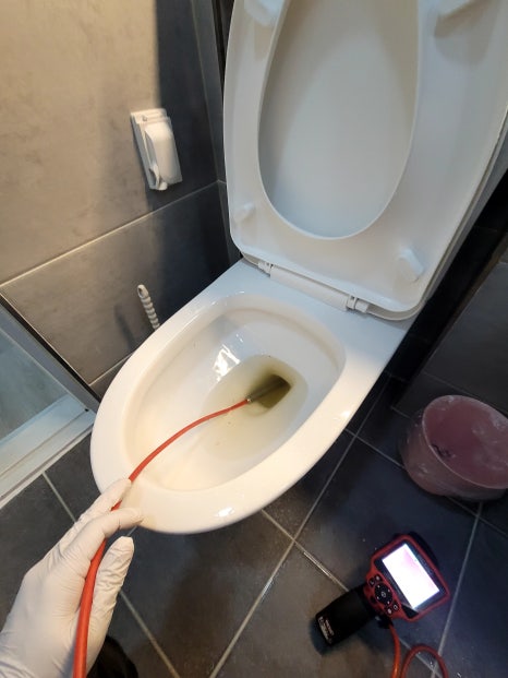 동교동 변기에 빠진 면도날 세트, 석션으로 회수했습니다